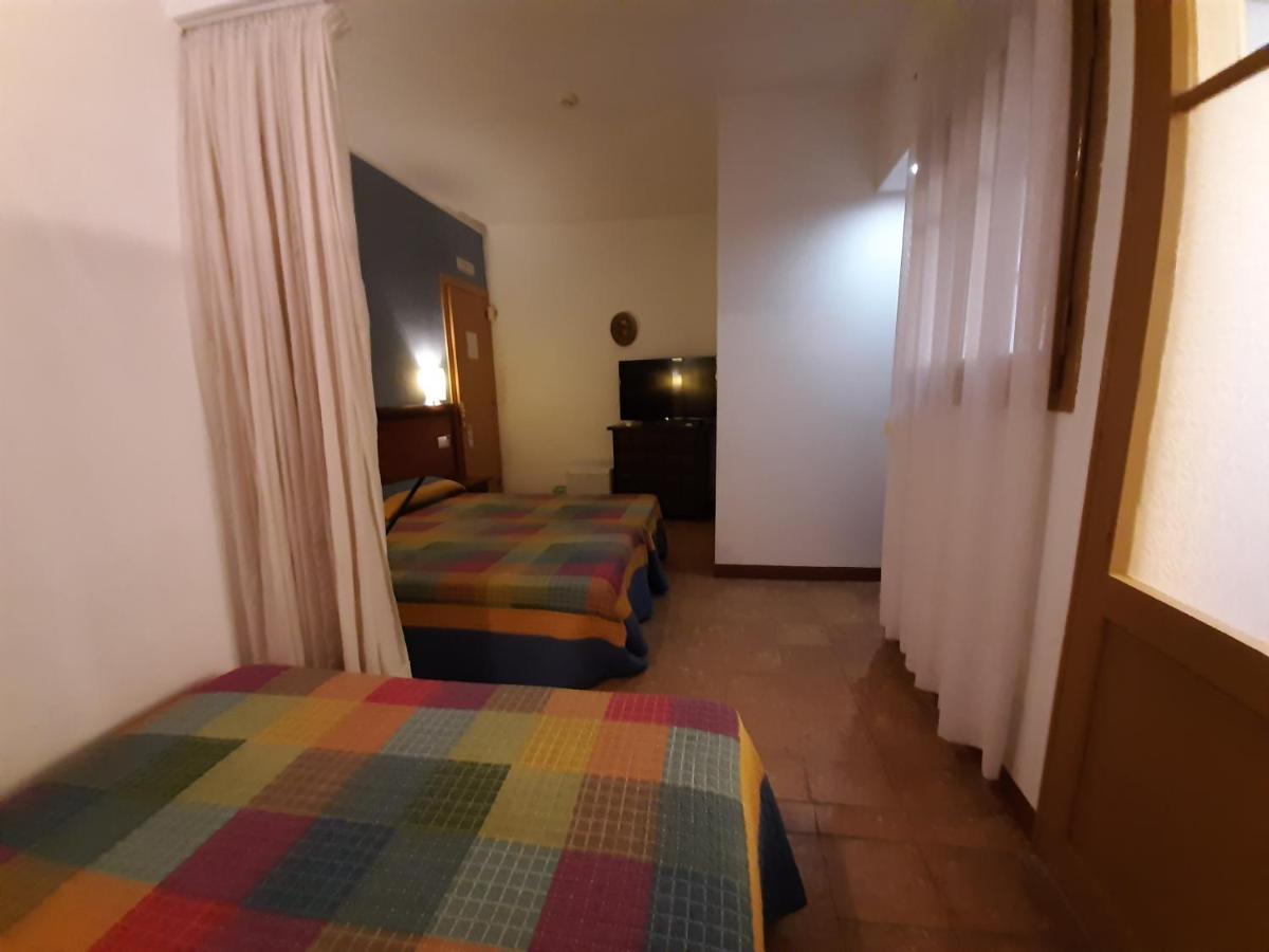 Hostal Platja Cambrils Buitenkant foto