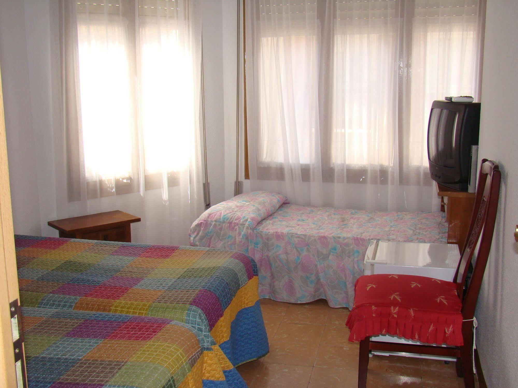 Hostal Platja Cambrils Buitenkant foto