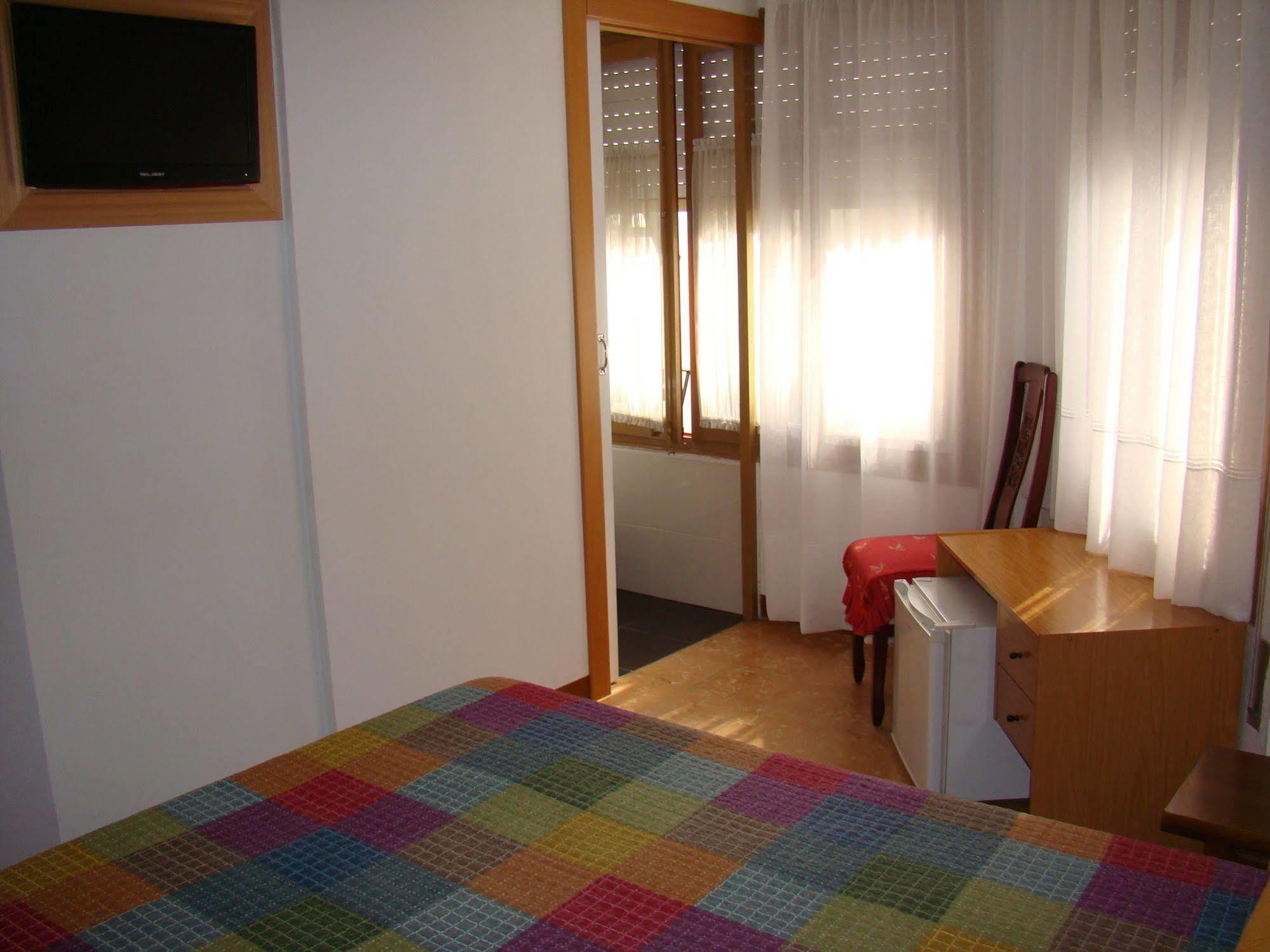 Hostal Platja Cambrils Buitenkant foto