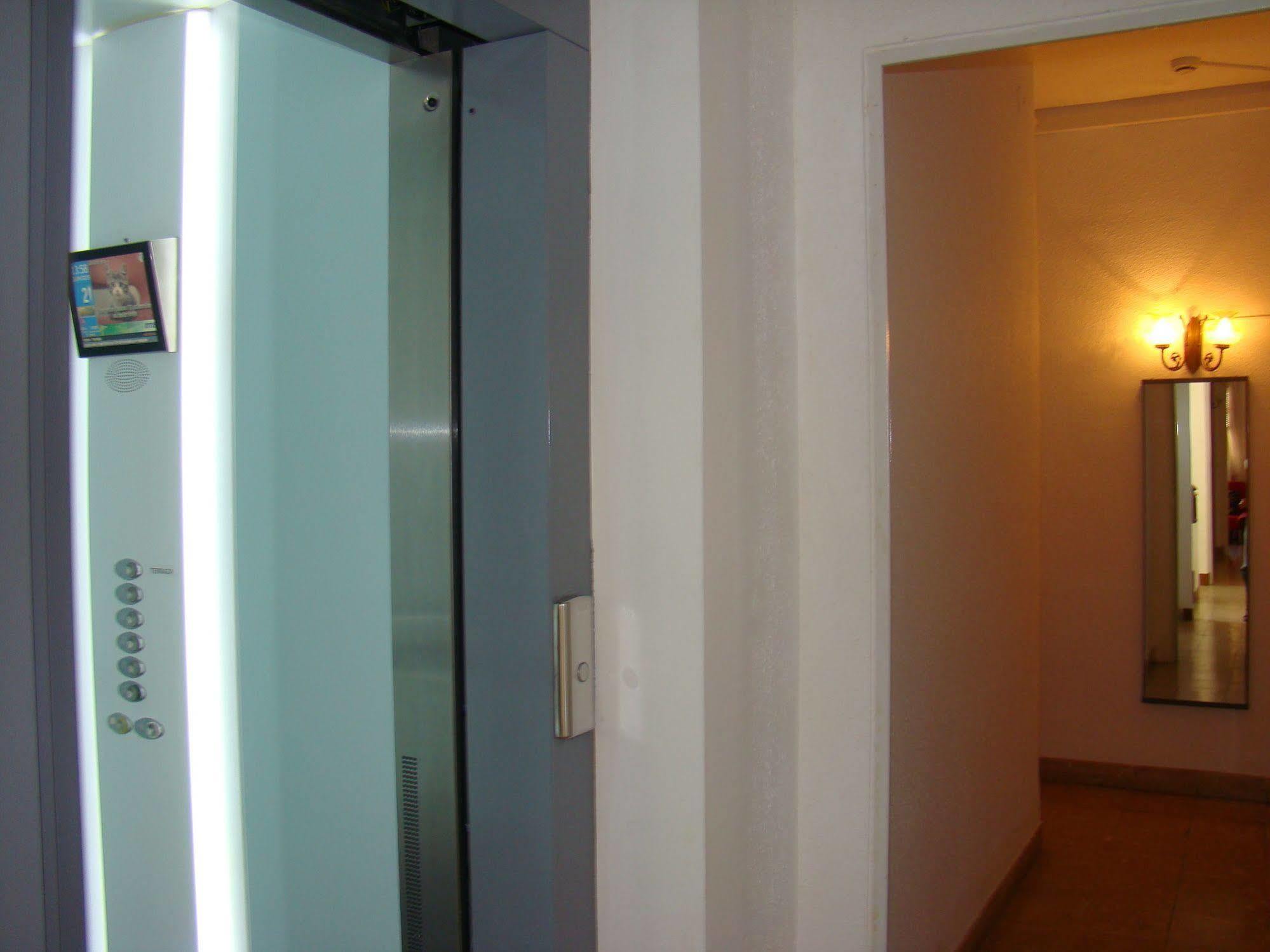 Hostal Platja Cambrils Buitenkant foto
